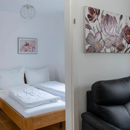 Modern Apartment With Tiny Garden Near City Center Wien Exterior foto