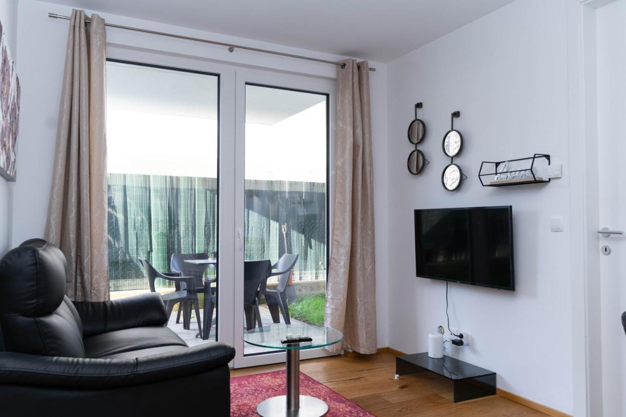 Modern With Tiny Garden Near Center * Wien