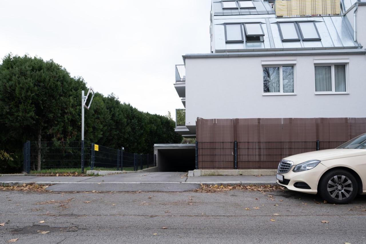 Modern With Tiny Garden Near Center Apartment Wien